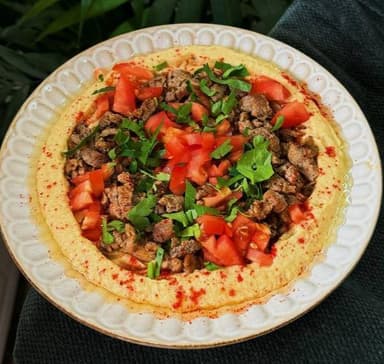 Хумус з телятиною