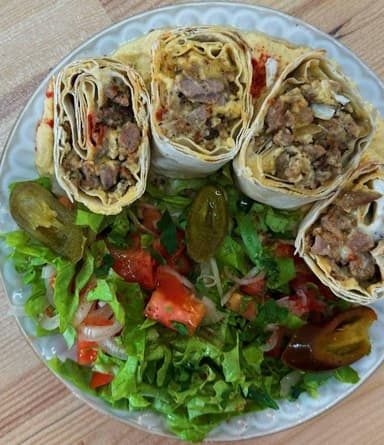Шаурма з телятиною та салатом